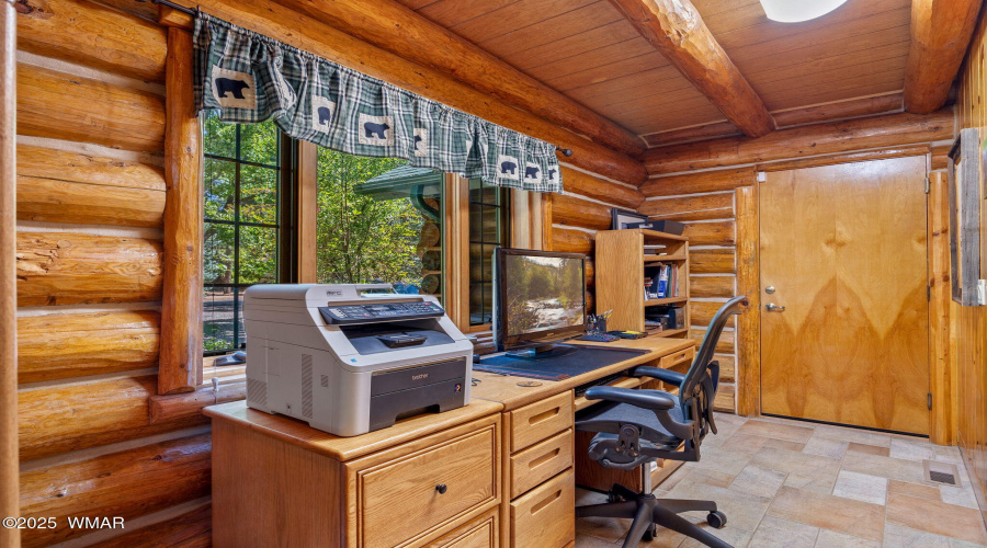 Entrance area from garage