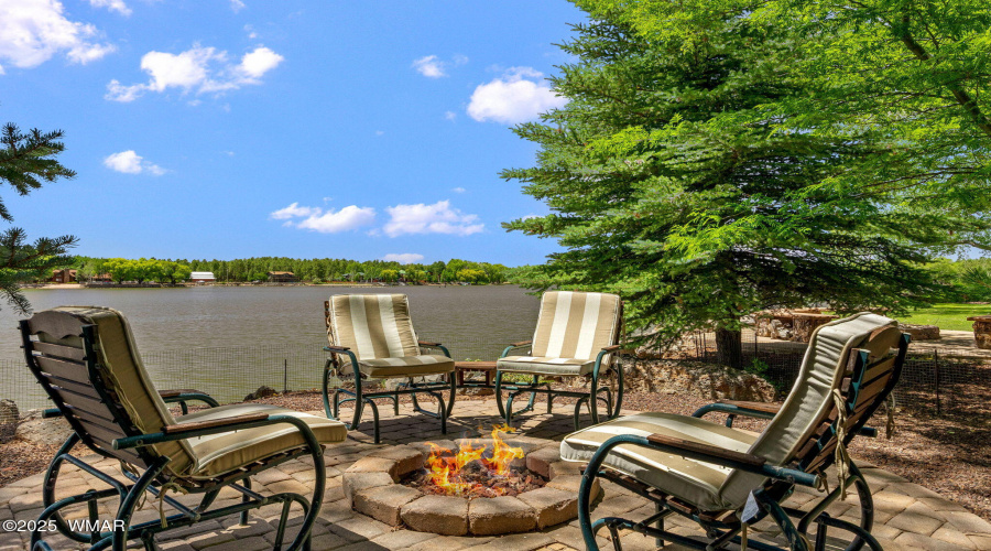 Firepit Area on the Lake