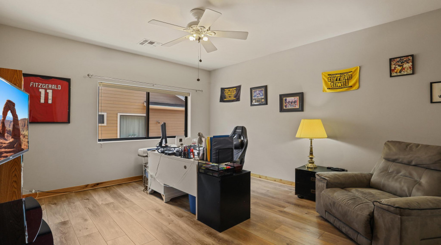 Guest Bdrm/Den-Office