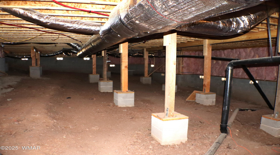Walk in crawlspace