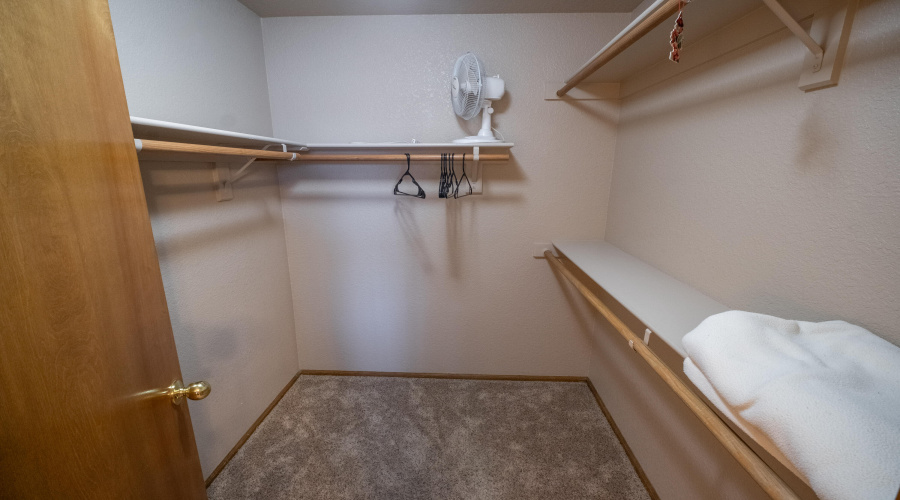 Main bedroom walk-in closet