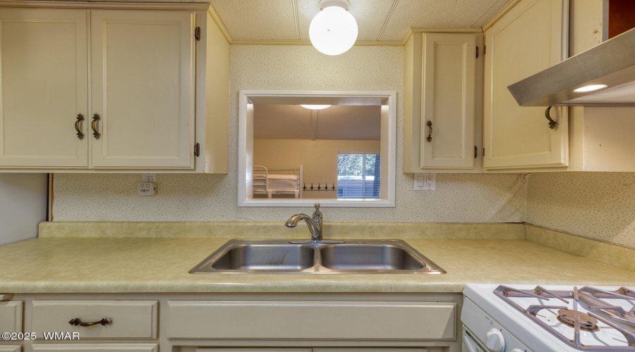 Kitchen lots of Counter Space