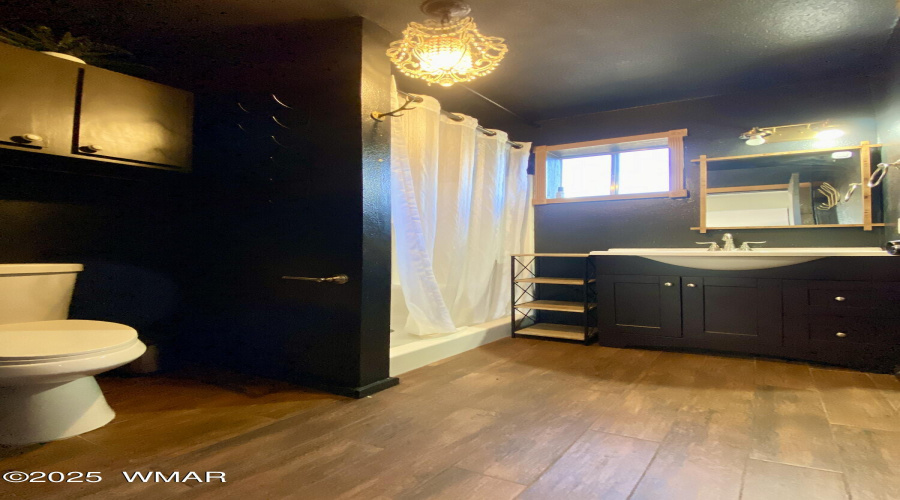 Bathroom w Shower