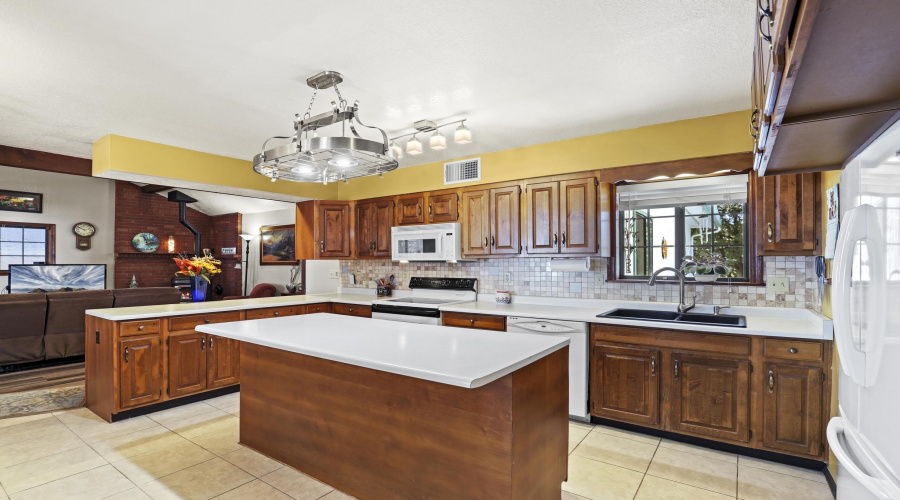 Kitchen 2 1E0A0568 copy