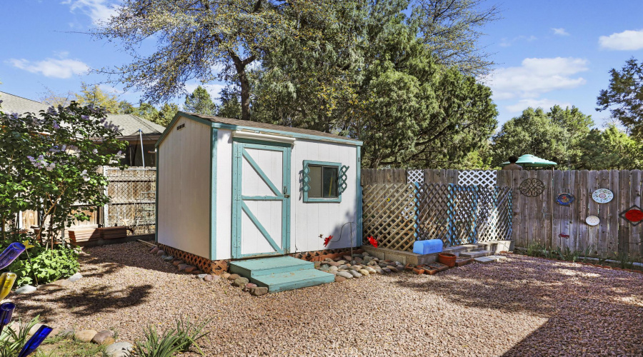 Backyard shed 11E0A0627