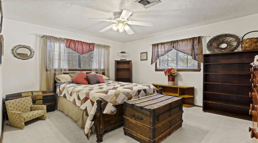 Back guestroom 1E0A0514
