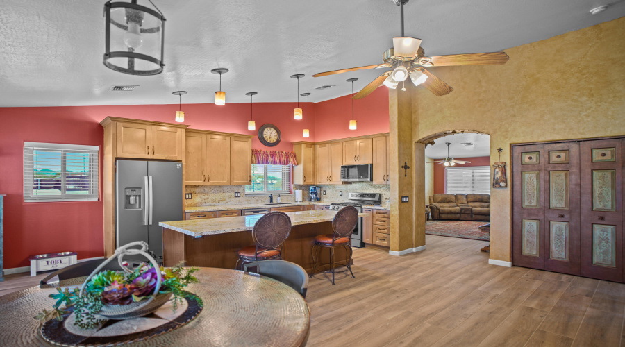 Kitchen/Dining Area