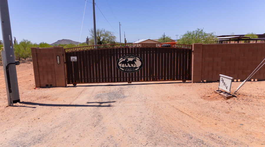 Side Gate