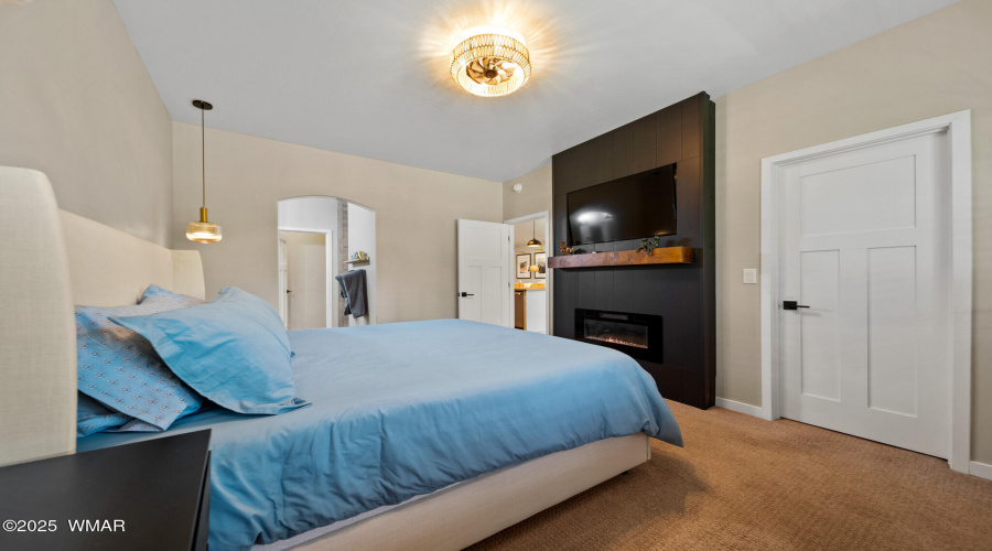 2004 N Lake Breeze Road, Lakeside