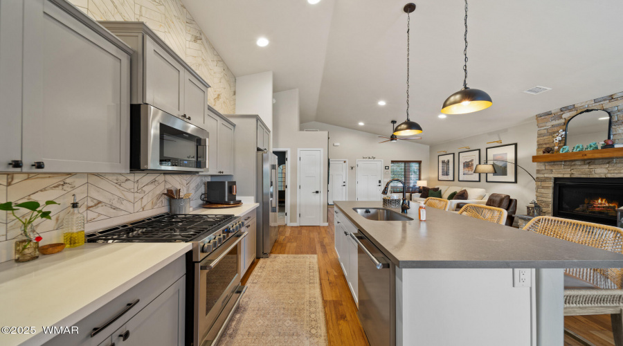 2004 N Lake Breeze Road, Lakeside