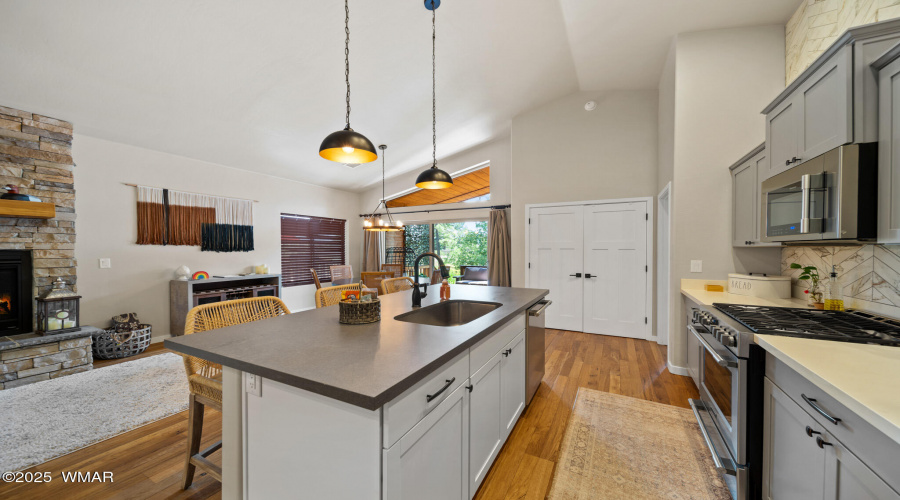 2004 N Lake Breeze Road, Lakeside