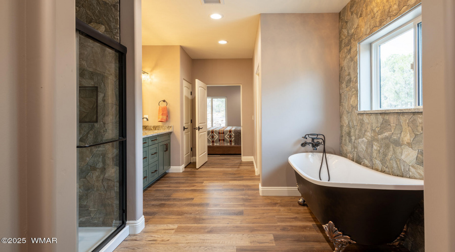Soaking Tub in Primary En Suite