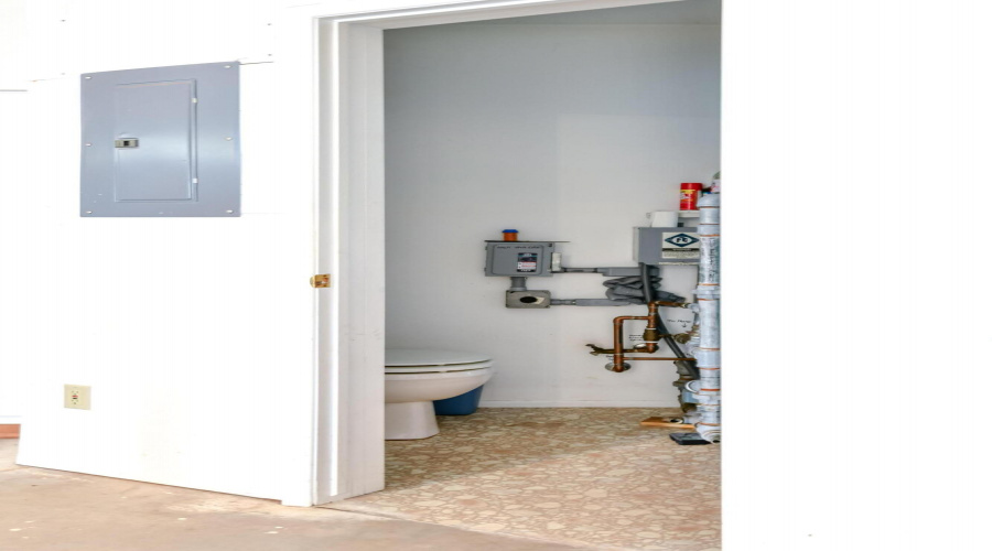 Garage halh bath