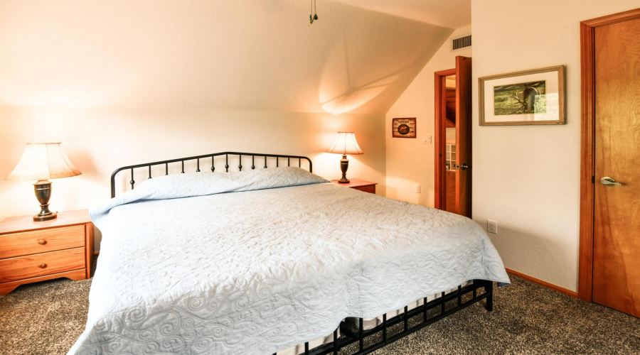 G upstairs bed and bath (2)
