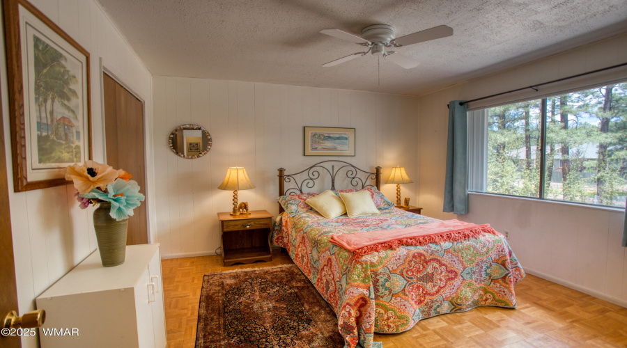 Guest bedroom