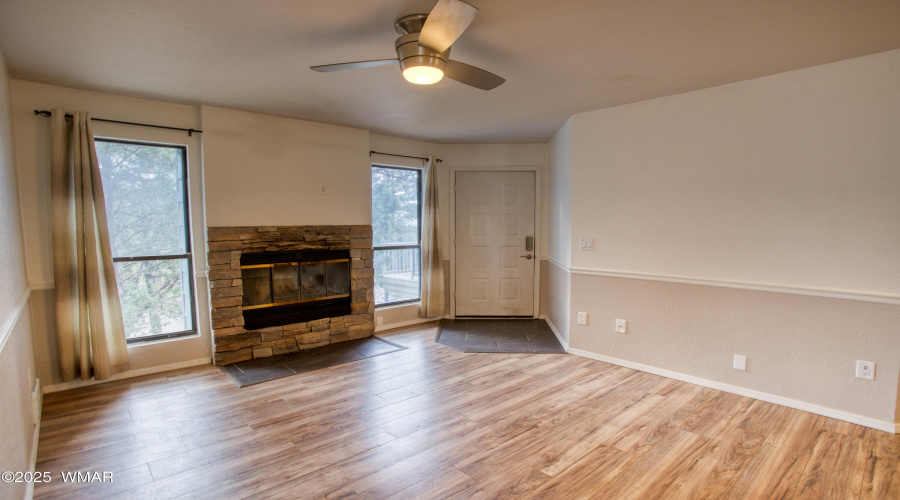Living area w. fireplace