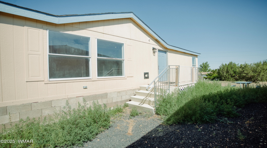 Country Life UNDER $250k