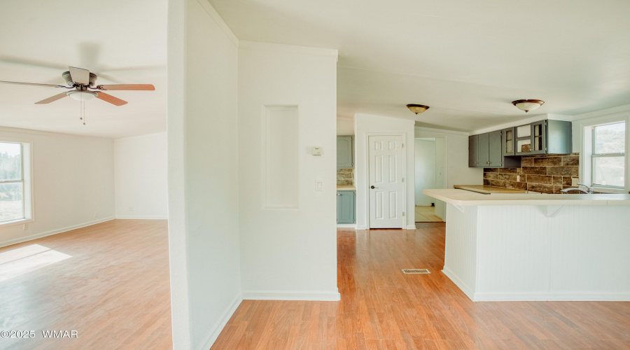 Country Life UNDER $250k