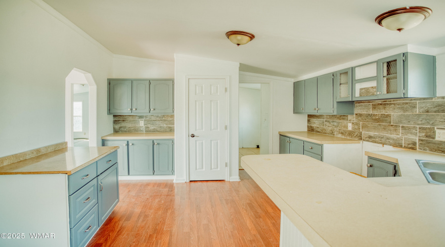 Kitchen w/Pantry