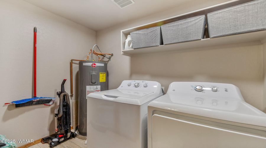 walk n launddry/storage