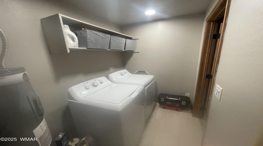 walk n launddry/storage