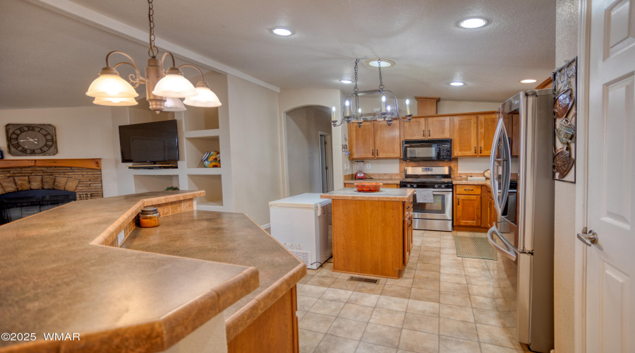 Kitchen and Breakfast Bar
