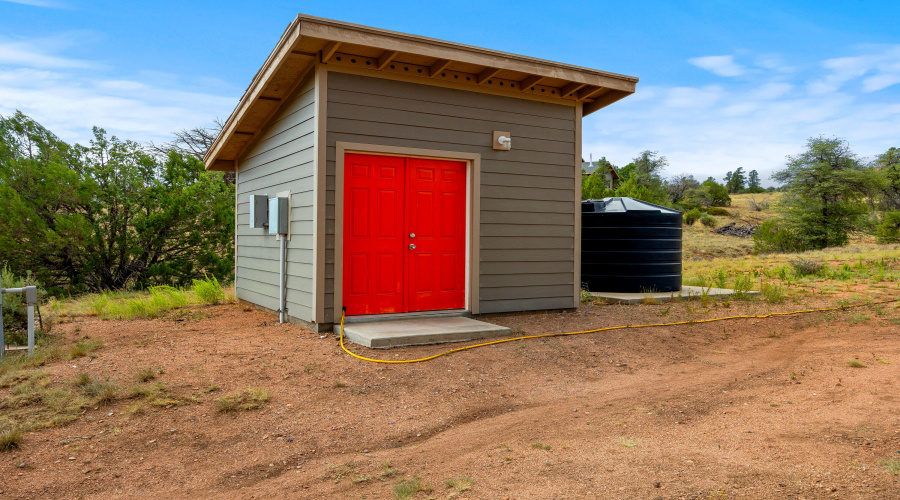 Well Pump Hs & Water Tank