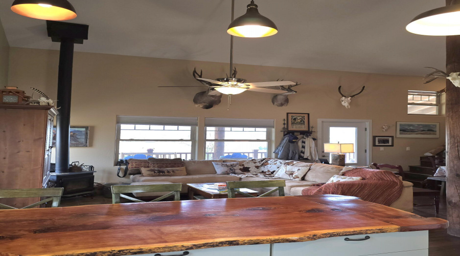 Frt Entry to Great Rm fr Kitchen