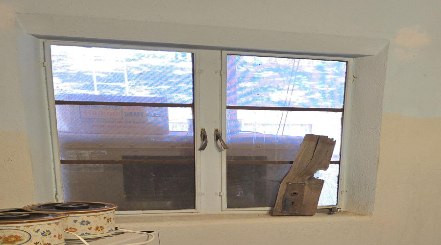 E Facing Window w Screens to Back Porch