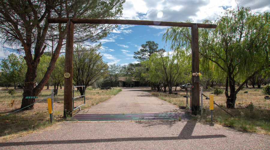 Entry Gate S End