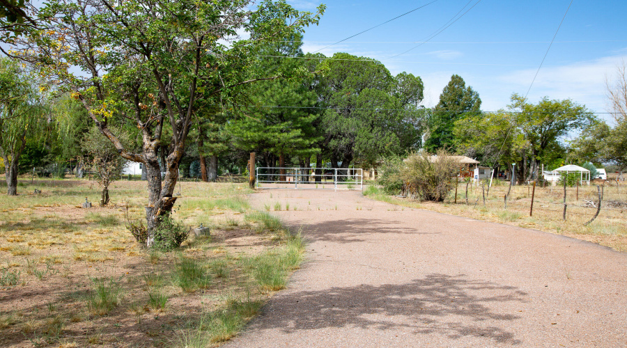 Entry Gate N End fr Driveway