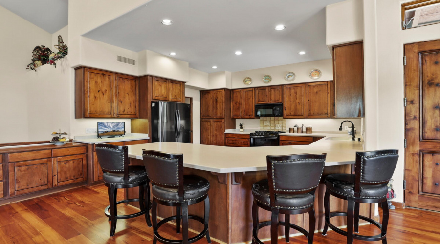 Kitchen - Breakfast Bar