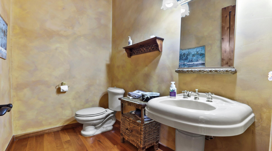 Guest Bathroom Upstairs