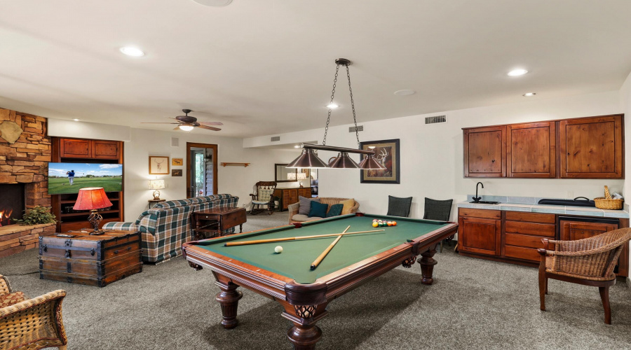 Family Room (2)