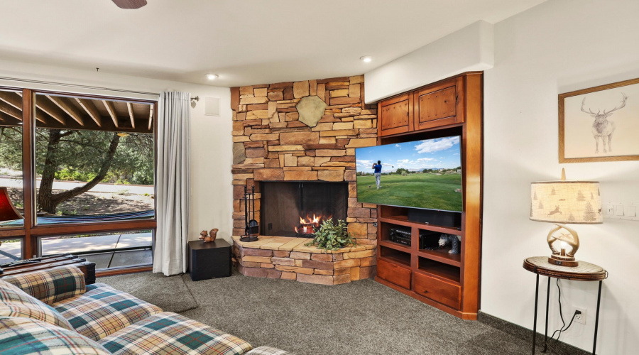 Family Room (3)
