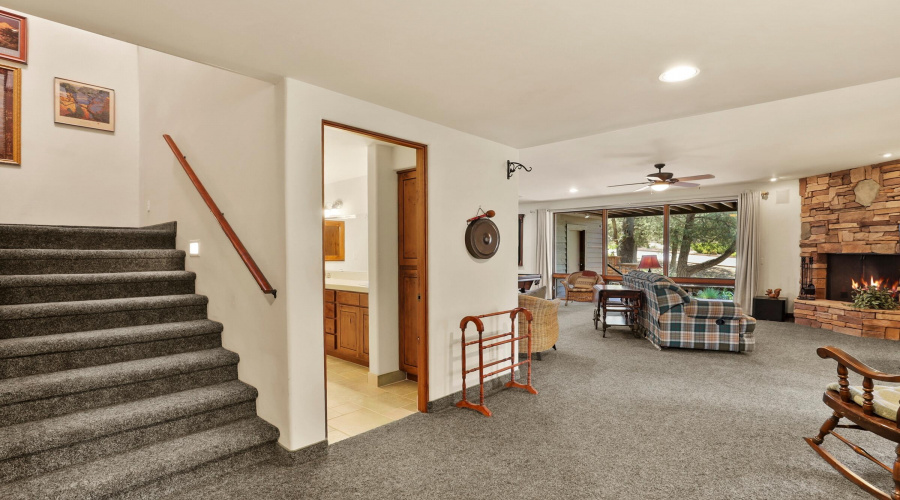 Family Room (4)
