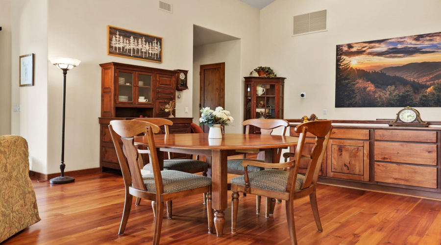Dining Area (1)