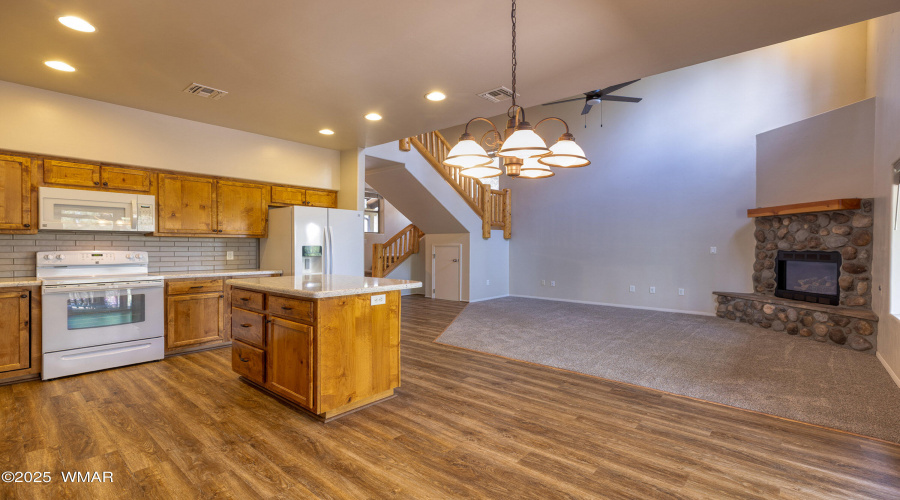 kitchen/dining combo
