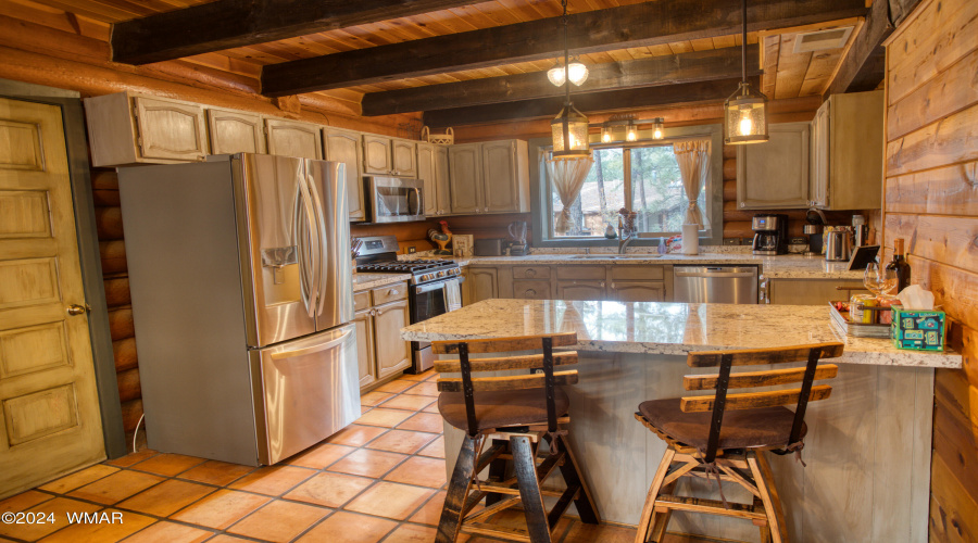 Large Kitchn with Bar