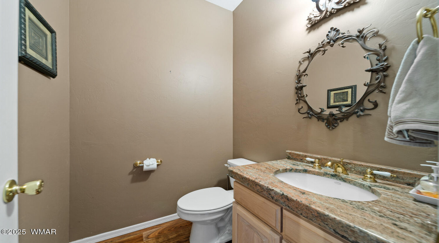 H guest bath off front entry