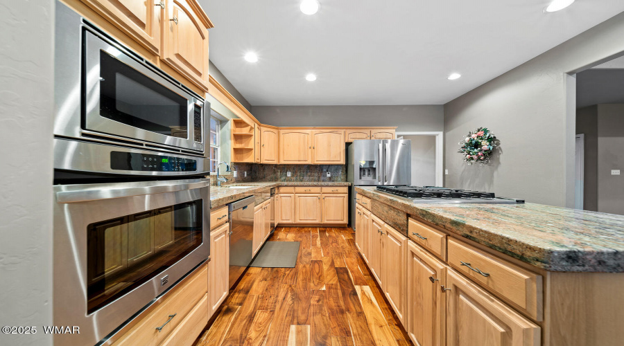 H kitchen 2