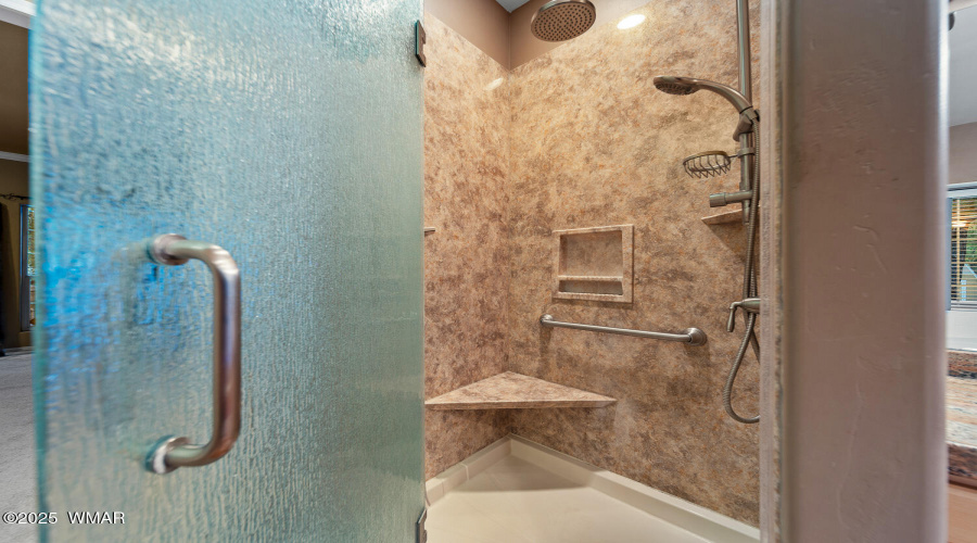 H ensuite shower stall