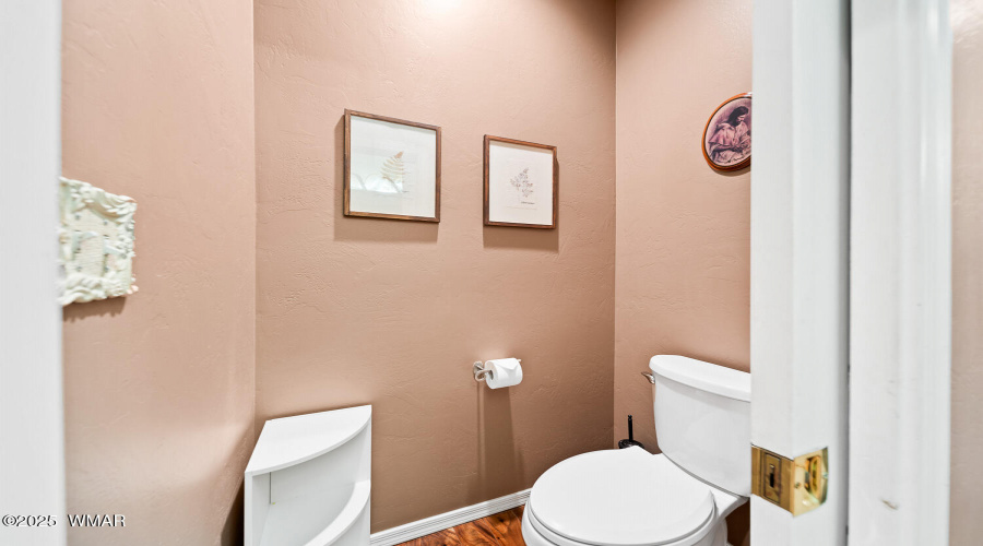 H ensuite toilet area