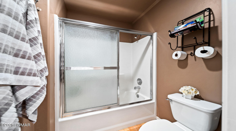 H up bathroom 2