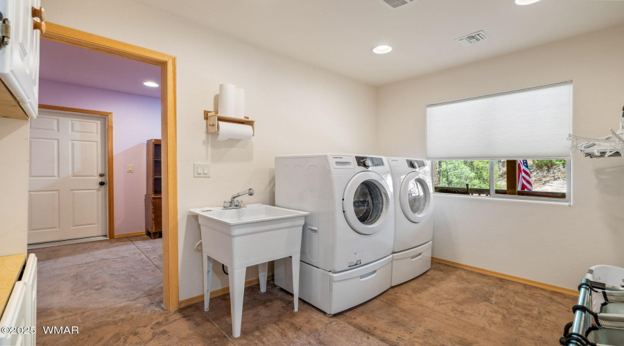 LAUNDRY 1