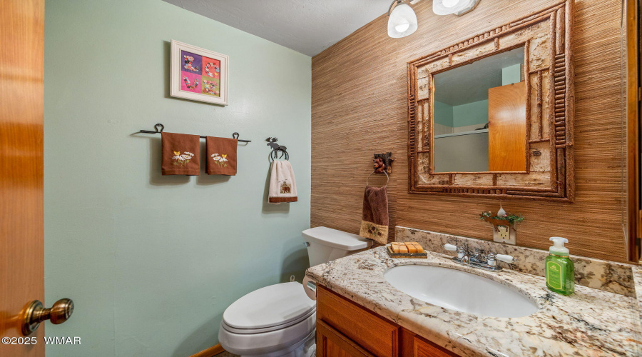 Hall 1/2 bath