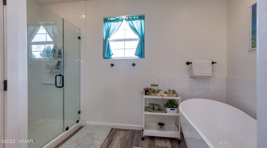 12 411 Hillcrest (28)
