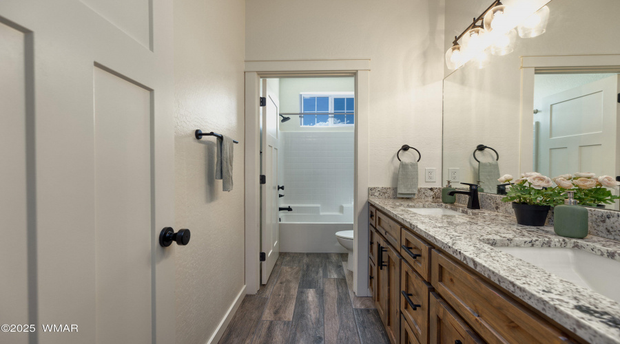 15 411 Hillcrest (32)