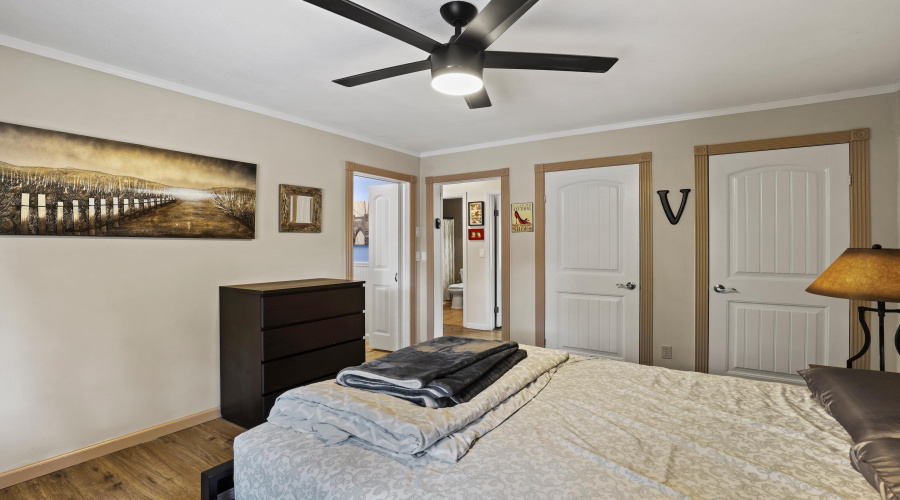 Master Bedroom (2)