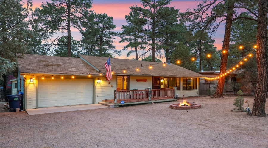 Twilight Front of Home (2)